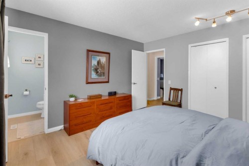 4640 Rundlehill Road Ne, Calgary, AB - Indoor Photo Showing Bedroom