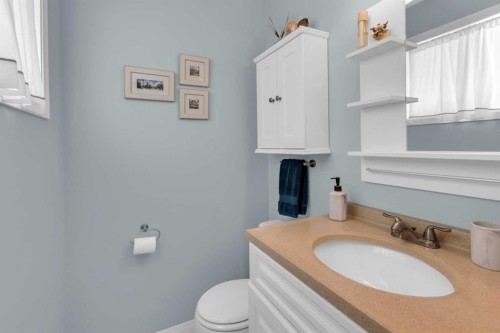 4640 Rundlehill Road Ne, Calgary, AB - Indoor Photo Showing Bathroom