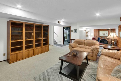 4640 Rundlehill Road Ne, Calgary, AB - Indoor Photo Showing Living Room