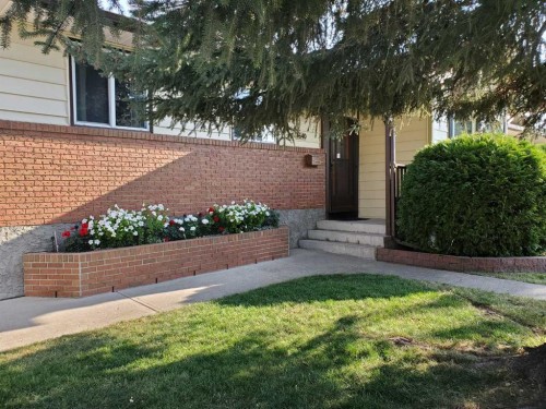 4640 Rundlehill Road Ne, Calgary, AB - Outdoor