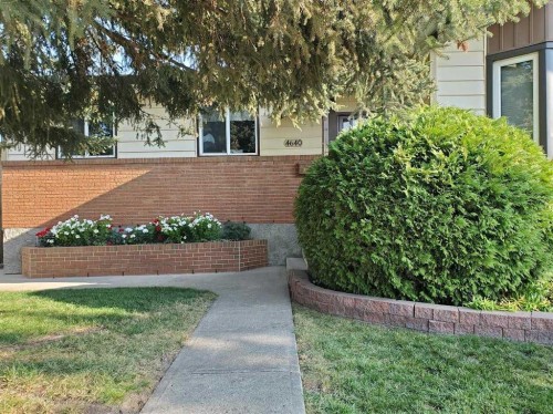 4640 Rundlehill Road Ne, Calgary, AB - Outdoor