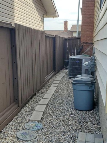 4640 Rundlehill Road Ne, Calgary, AB - Outdoor With Exterior