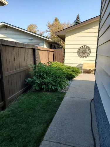 4640 Rundlehill Road Ne, Calgary, AB - Outdoor With Exterior