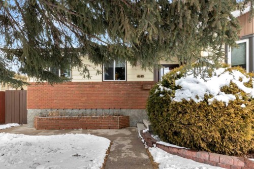 4640 Rundlehill Road Ne, Calgary, AB - Outdoor