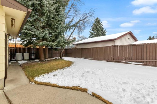 4640 Rundlehill Road Ne, Calgary, AB - Outdoor