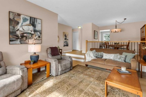 4640 Rundlehill Road Ne, Calgary, AB - Indoor Photo Showing Living Room