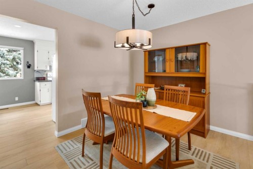 4640 Rundlehill Road Ne, Calgary, AB - Indoor Photo Showing Dining Room
