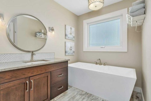 5825 Maple Crescent, Innisfail, AB - Indoor Photo Showing Bathroom