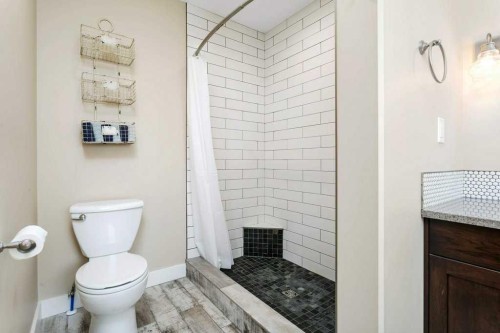 5825 Maple Crescent, Innisfail, AB - Indoor Photo Showing Bathroom