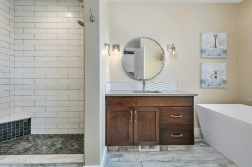 5825 Maple Crescent, Innisfail, AB - Indoor Photo Showing Bathroom