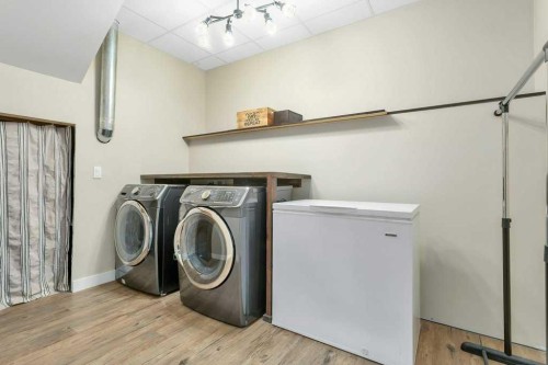 5825 Maple Crescent, Innisfail, AB - Indoor Photo Showing Laundry Room