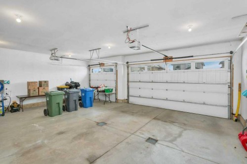 5825 Maple Crescent, Innisfail, AB - Indoor Photo Showing Garage
