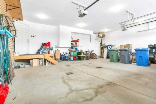 5825 Maple Crescent, Innisfail, AB - Indoor Photo Showing Garage