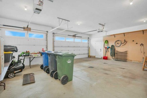 5825 Maple Crescent, Innisfail, AB - Indoor Photo Showing Garage