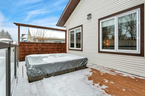 5825 Maple Crescent, Innisfail, AB - Outdoor With Deck Patio Veranda With Exterior