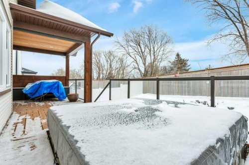 5825 Maple Crescent, Innisfail, AB - Outdoor