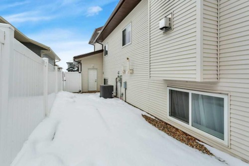 5825 Maple Crescent, Innisfail, AB - Outdoor With Exterior