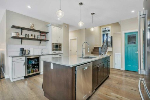 5825 Maple Crescent, Innisfail, AB - Indoor Photo Showing Kitchen With Upgraded Kitchen