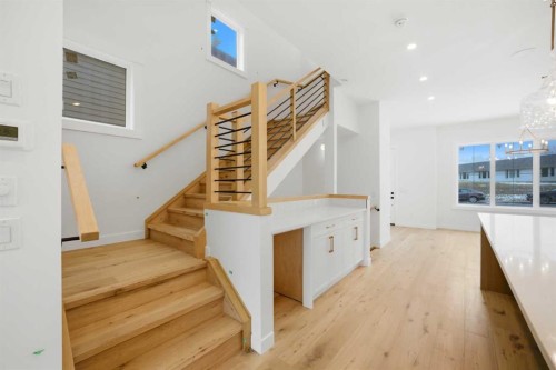 4711 19 Avenue Nw, Calgary, AB - Indoor Photo Showing Other Room