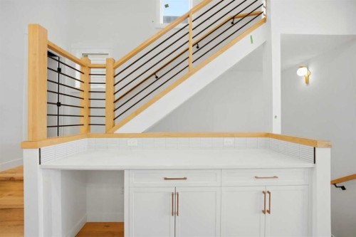 4711 19 Avenue Nw, Calgary, AB - Indoor Photo Showing Other Room