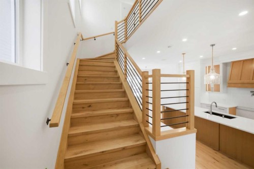 4711 19 Avenue Nw, Calgary, AB - Indoor