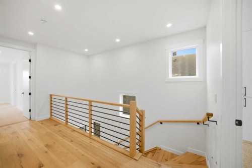 4711 19 Avenue Nw, Calgary, AB - Indoor Photo Showing Other Room