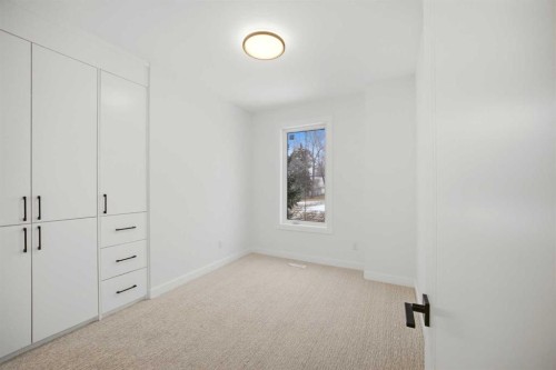 4711 19 Avenue Nw, Calgary, AB - Indoor Photo Showing Other Room