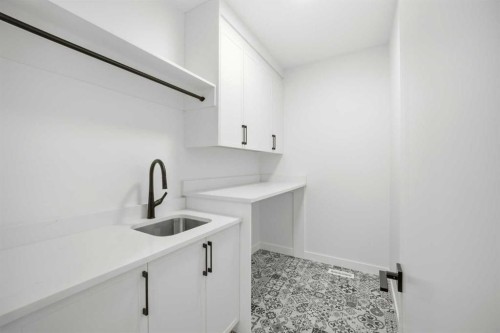 4711 19 Avenue Nw, Calgary, AB - Indoor Photo Showing Laundry Room