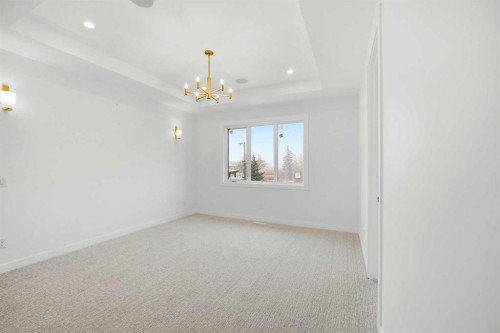 4711 19 Avenue Nw, Calgary, AB - Indoor Photo Showing Other Room