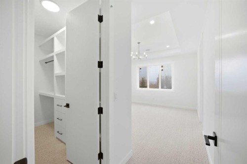 4711 19 Avenue Nw, Calgary, AB - Indoor Photo Showing Other Room