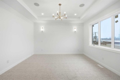 4711 19 Avenue Nw, Calgary, AB - Indoor Photo Showing Other Room