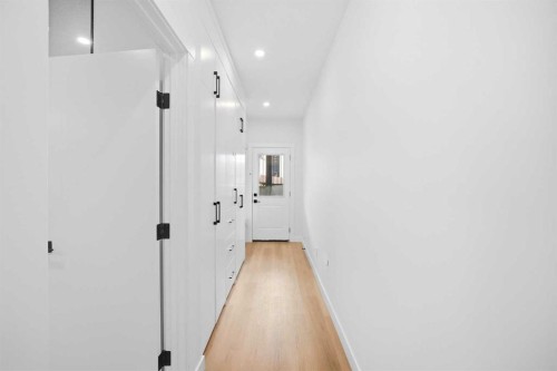 4711 19 Avenue Nw, Calgary, AB - Indoor Photo Showing Other Room