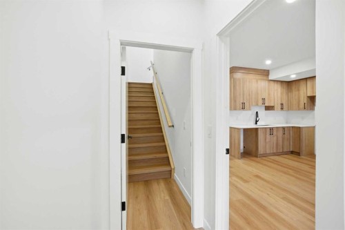 4711 19 Avenue Nw, Calgary, AB - Indoor