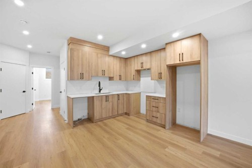 4711 19 Avenue Nw, Calgary, AB - Indoor Photo Showing Kitchen