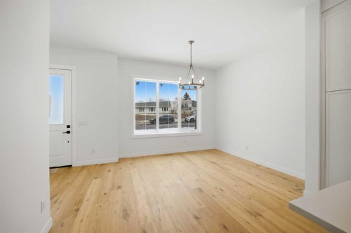 4711 19 Avenue Nw, Calgary, AB - Indoor Photo Showing Other Room