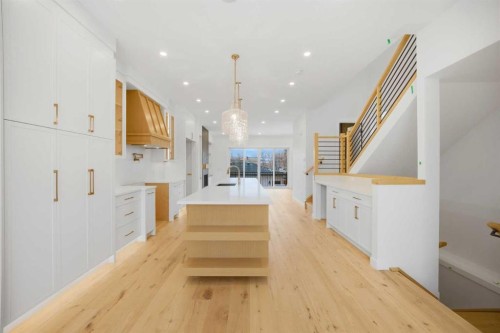 4711 19 Avenue Nw, Calgary, AB - Indoor Photo Showing Other Room