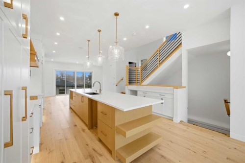 4711 19 Avenue Nw, Calgary, AB - Indoor Photo Showing Other Room