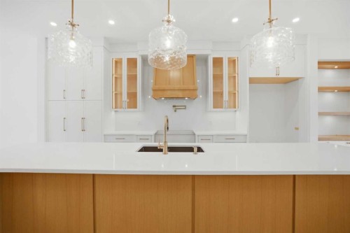 4711 19 Avenue Nw, Calgary, AB - Indoor Photo Showing Kitchen