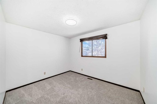 6735 Temple Drive Ne, Calgary, AB - Indoor Photo Showing Other Room