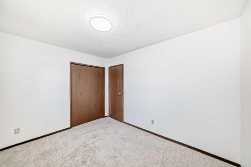 6735 Temple Drive Ne, Calgary, AB - Indoor Photo Showing Other Room