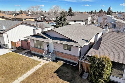 6735 Temple Drive Ne, Calgary, AB - Outdoor