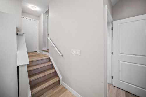 210 Crestbrook Common Sw, Calgary, AB - Indoor Photo Showing Other Room