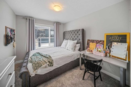 210 Crestbrook Common Sw, Calgary, AB - Indoor Photo Showing Bedroom