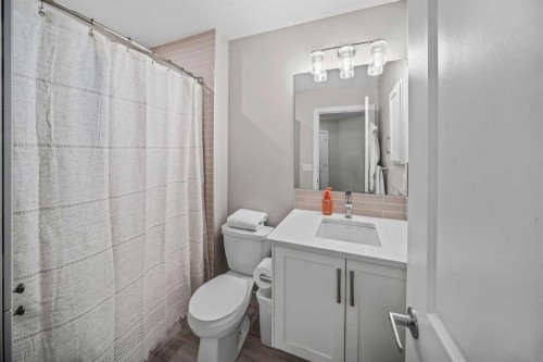 210 Crestbrook Common Sw, Calgary, AB - Indoor Photo Showing Bathroom