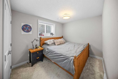 210 Crestbrook Common Sw, Calgary, AB - Indoor Photo Showing Bedroom