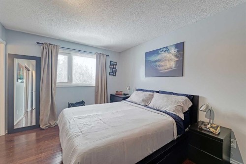 15 Edgeland Mews Nw, Calgary, AB - Indoor Photo Showing Bedroom