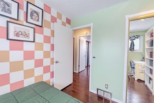 15 Edgeland Mews Nw, Calgary, AB - Indoor