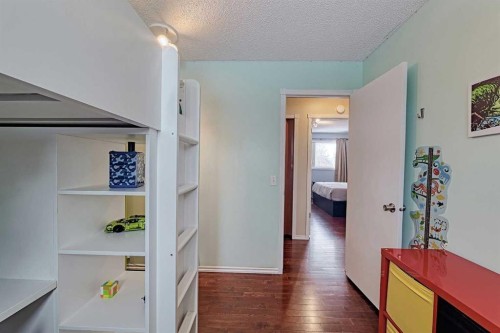 15 Edgeland Mews Nw, Calgary, AB - Indoor Photo Showing Other Room