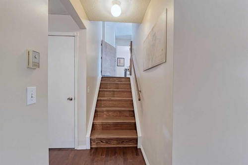 15 Edgeland Mews Nw, Calgary, AB - Indoor Photo Showing Other Room