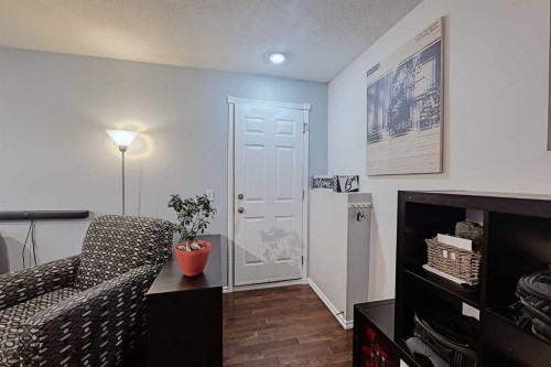 15 Edgeland Mews Nw, Calgary, AB - Indoor